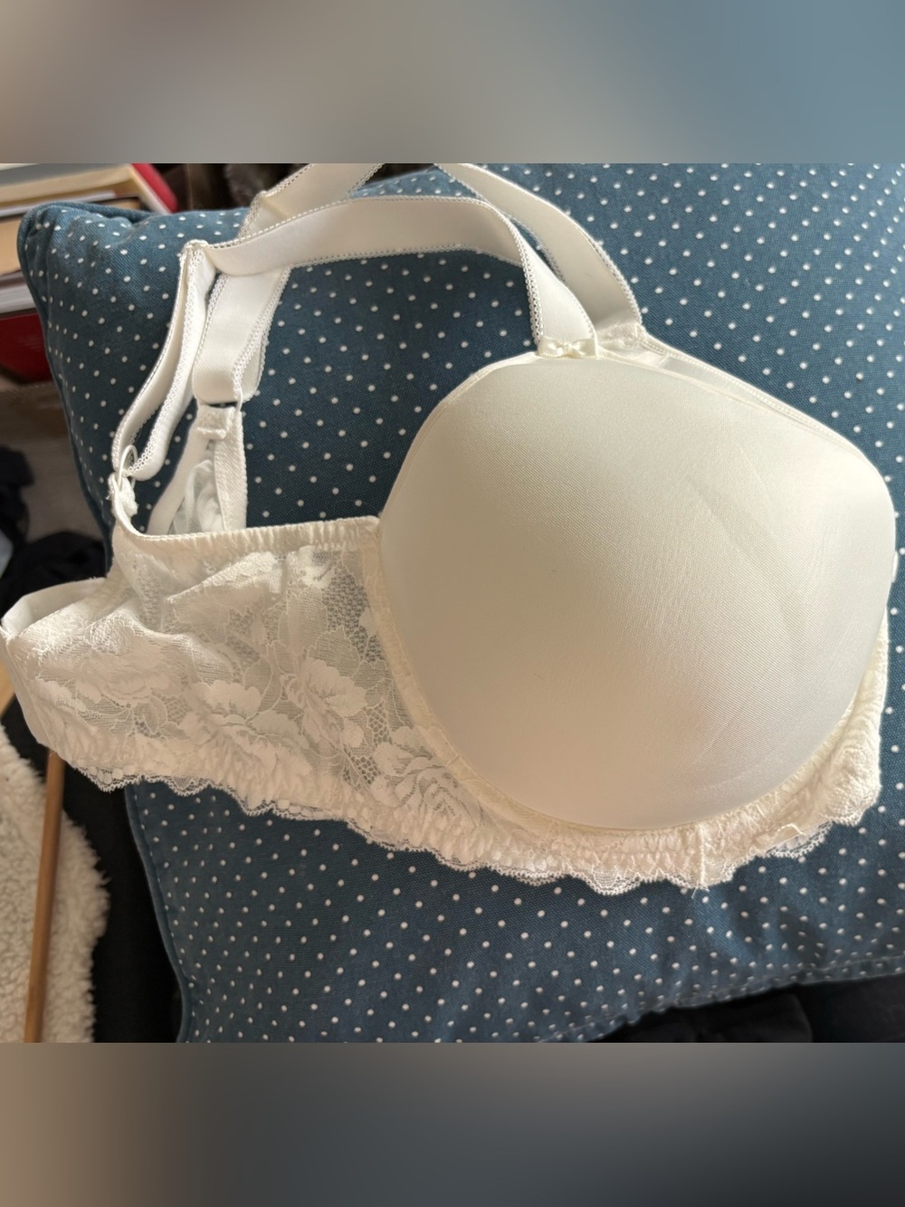 Chic White Lace Bra 38B